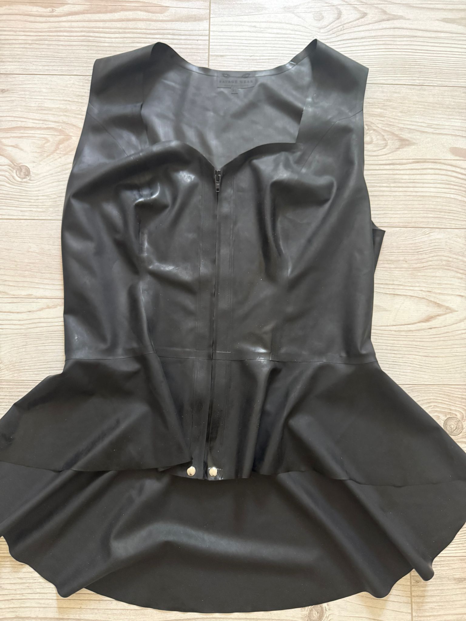 GHOST ITEM - Schwarzes Oberteil von Savage Wear